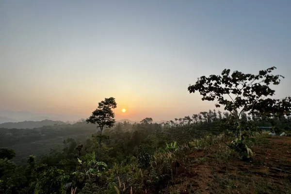 Coucher de soleil sur l'eau, symbolisant la paix intérieure