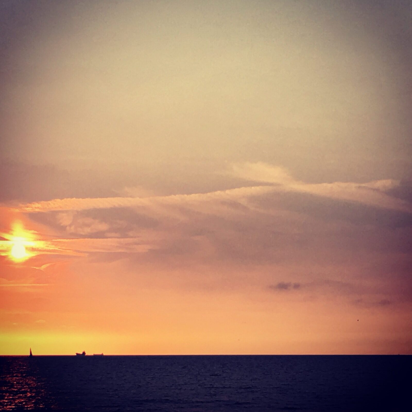 Coucher de soleil sur la mer — espace de contemplation et de méditation guidée