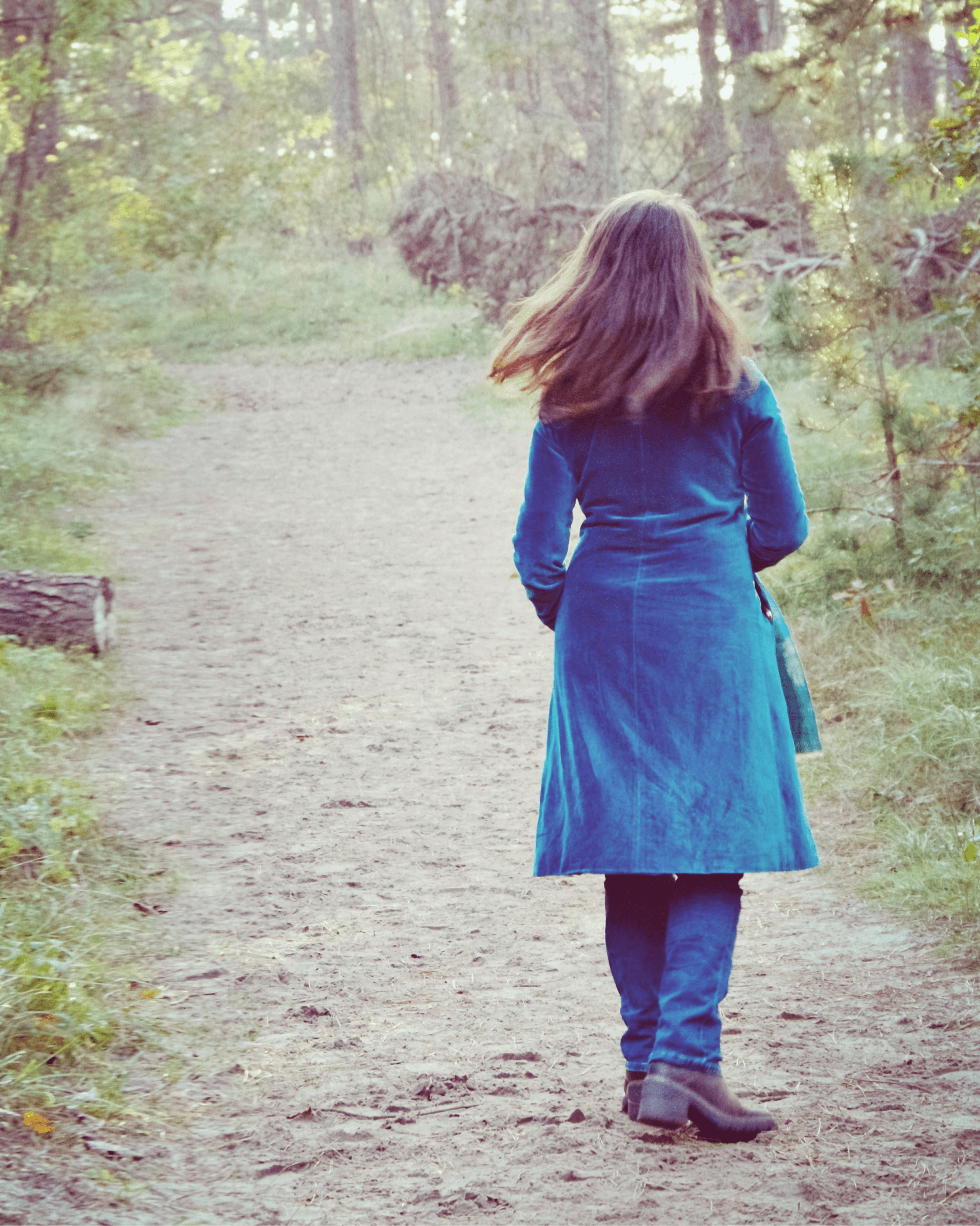 Pause d'Essentiel – Alexandra Kalinine sur un sentier naturel